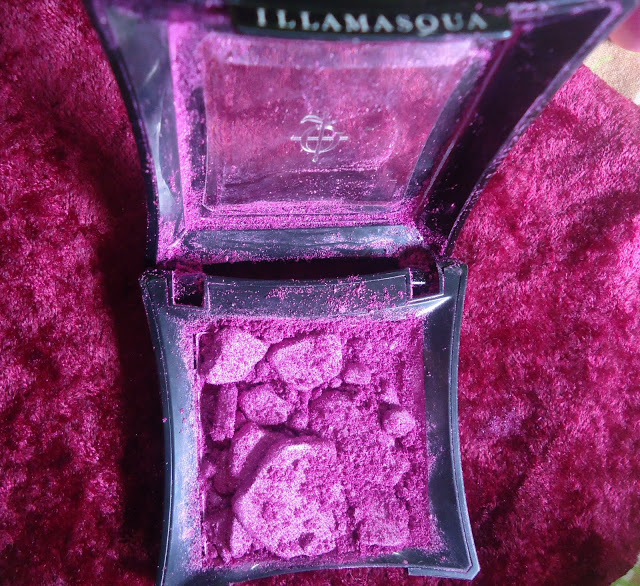 Illamasqua Powder Blusher Morale Swatches