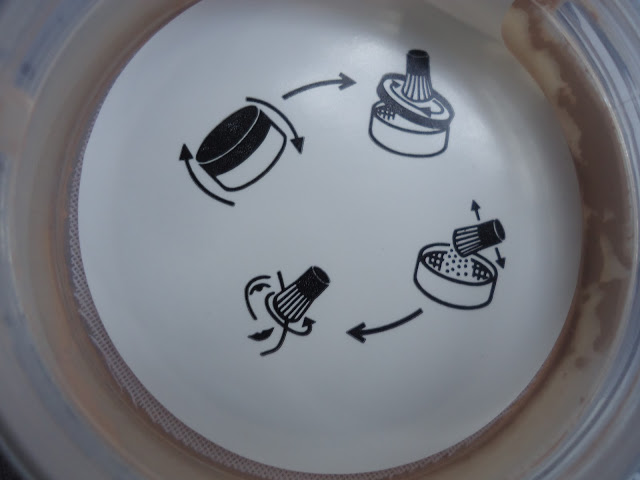 The Body Shop Extra Virgin Minerals™ Loose Powder Foundation Review, Swatches