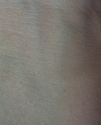 Maybelline Clear Glow BB Cream Nude Swatch