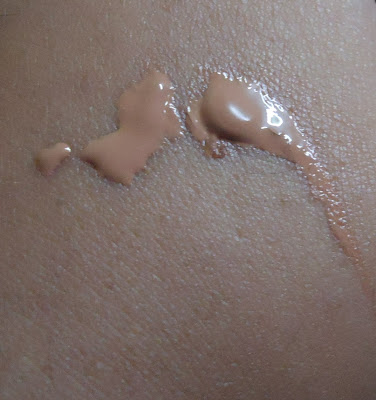 Living Nature Tinted Moisturiser Evening Light Review, Swatches