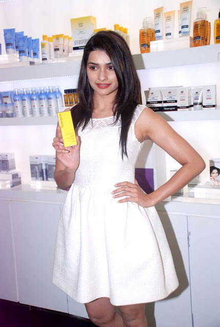Prachi Desai Launches Neutrogena's Ultrasheer Complete UV Moisture