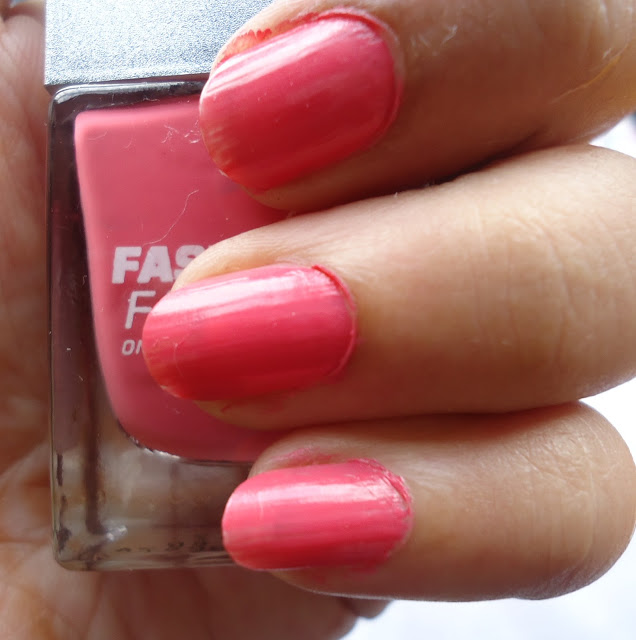 Lakme Absolute Fast and Fabulous One Stroke Nail Color 17 Popping Pink Review, NOTD