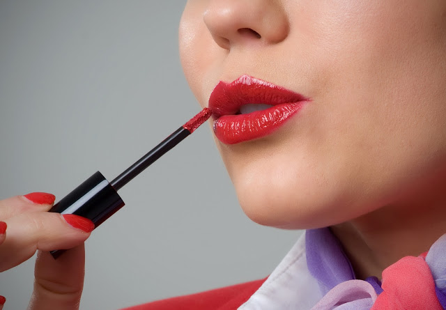 VIRGIN ATLANTIC’S PERFECT POUT: bareMinerals ‘Upper Class Red’ Takes Off