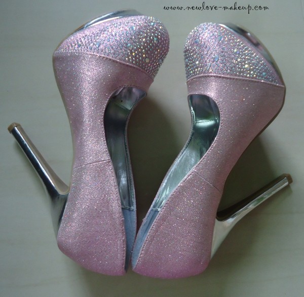 Haul-Pink Rhinestone Pumps,Champagne Clutch, Indian Fashion Blog