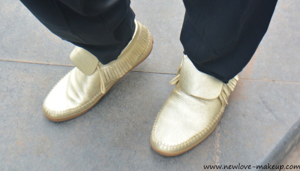 OOTD: I Am Back :) Monochrome and Androgynous Outfit, Indian Fashion Blog, Vans Shoes, Vans India