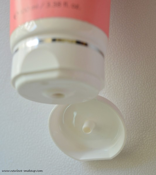 Mantra Herbals Holy Basil & Lily Revitalizer Face Cream Review, Indian Beauty Blog