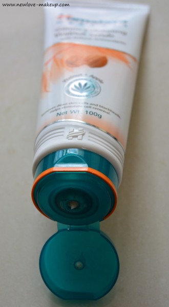 Himalaya Herbals Gentle Exfoliating Walnut Scrub Review, Indian Beauty Blog