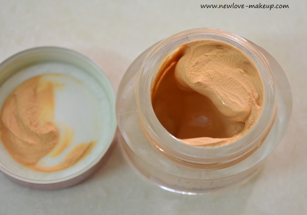 Lotus Herbals Ecostay Super Finish Mousse SPF 20 Review, Swatches