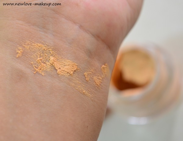 Lotus Herbals Ecostay Super Finish Mousse SPF 20 Review, Swatches