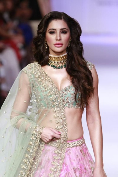 Best B-Town Showstoppers, Bollywood, Bollywood Blog, Indian Fashion Blog