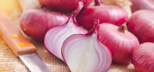 Onion Juice For Hair - 5 Benefits & Ways to Use