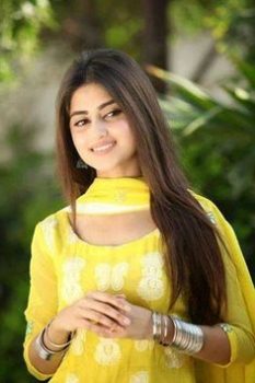 10 Gorgeous Pakistani Actresses