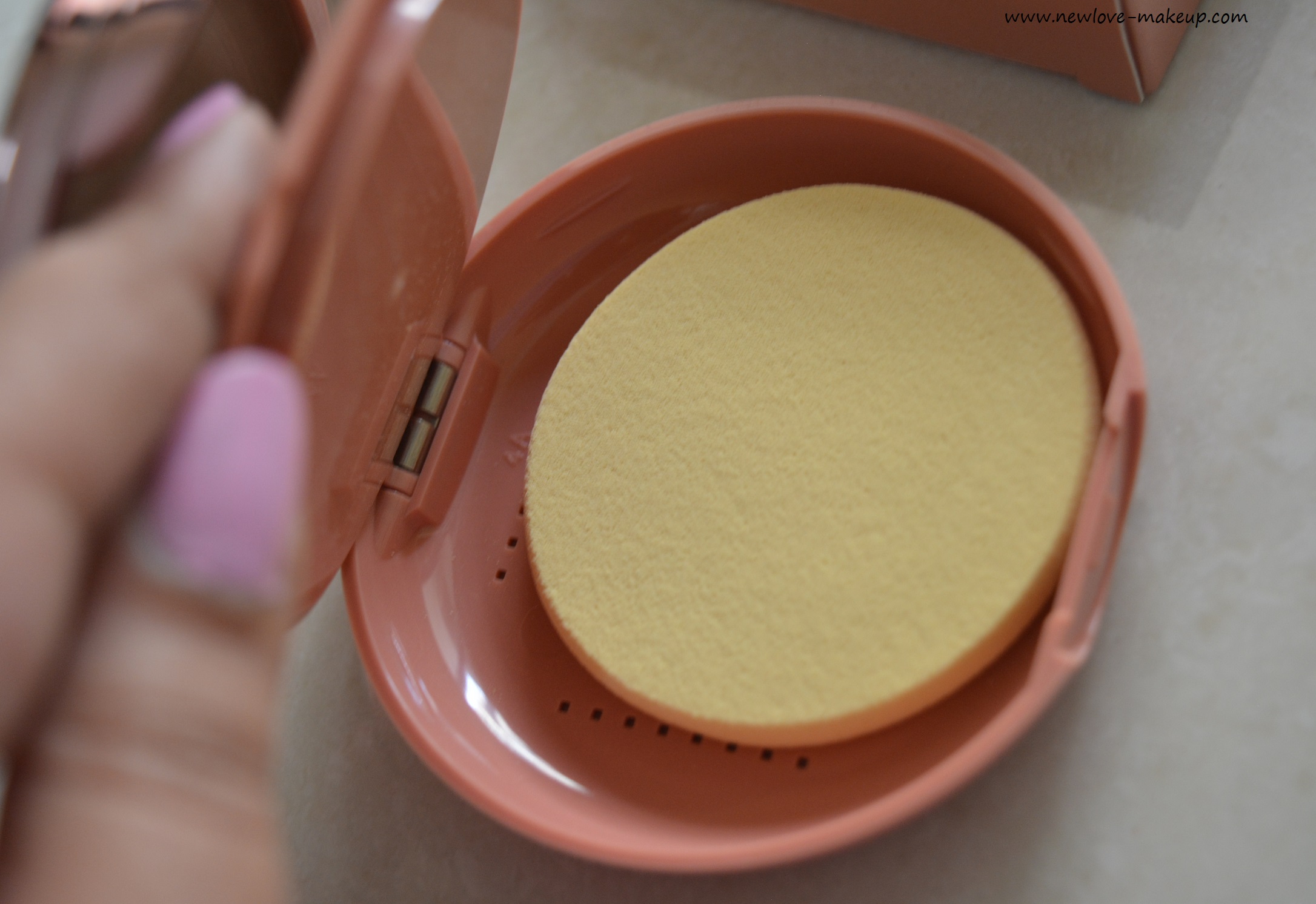 Lakme 9 to 5 Primer + Matte Powder Foundation Review, Swatches