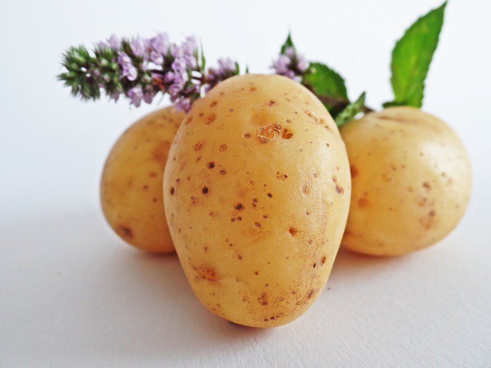6 Ways to use Potatoes for Skin Care