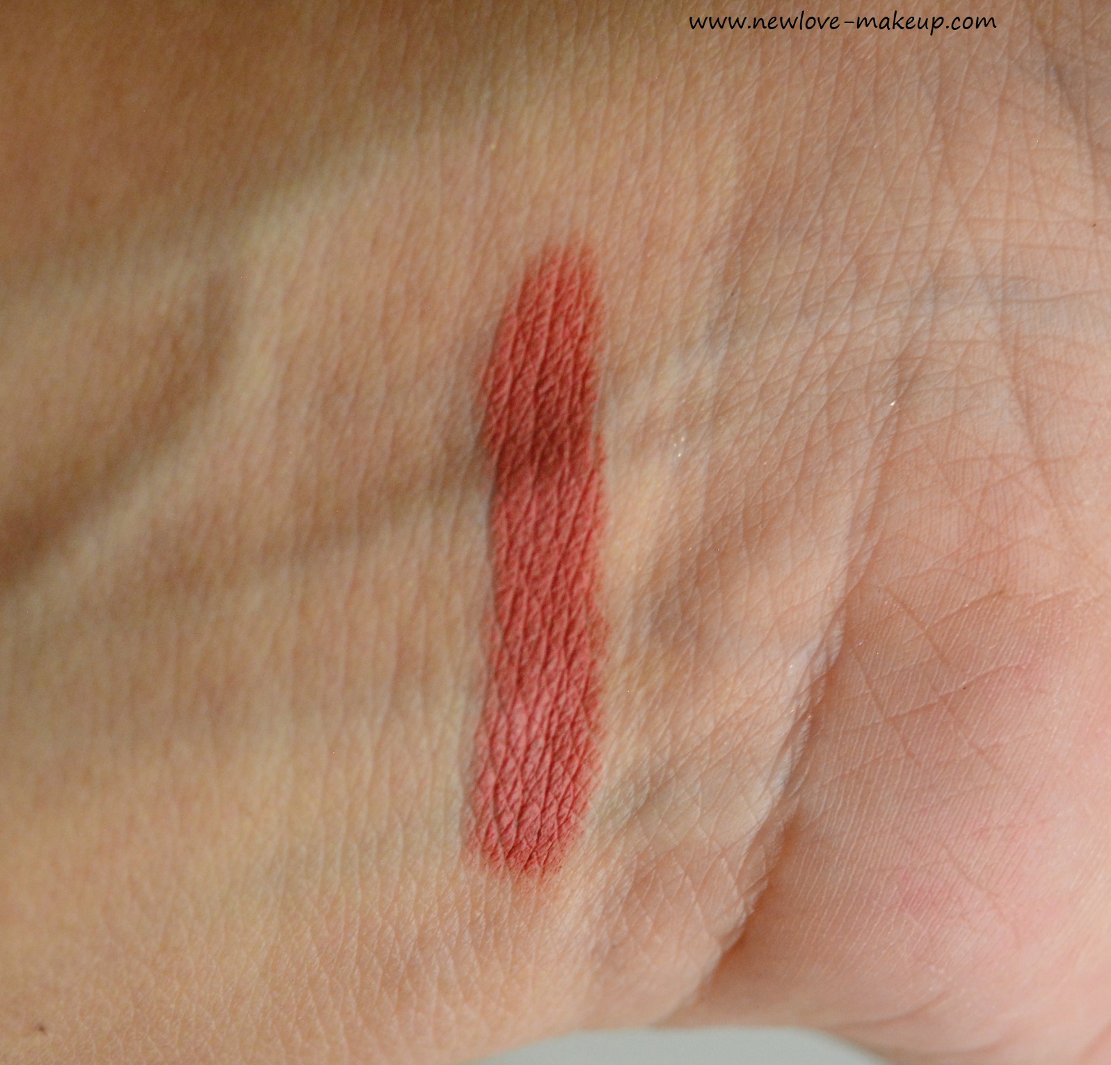 July 2018 Fab Bag Unboxing, MyGlamm Lip Crayon Biscotti